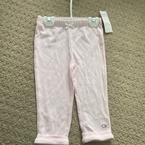 12M NWT Calvin Klein Set Bodysuit, onesie & pants - Picture 2 of 4